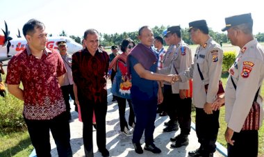 Sambut-Kapolres-Flotim-AKBP-I-Nyoman-Putra-Sandita,SH.,S.I.K.,M.H,-PJ-Bupati-Flotim-beserta-Forkopimda:-Selamat-Datang-Dikota-Larantuka