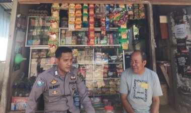 Sambang-Warga-Desa-Binaannya-Dilakukan-Bhabinkamtibmas-Polsek-Adonara-Guna-Wujudkan-Situasi-Yang-Aman