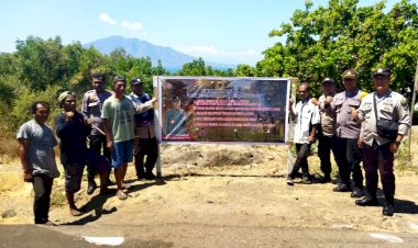 Cegah-Karhutla,-Satgas-Operasi-Bina-Karuna-Pasang-Baliho-Himbauan-Kapolda-NTT