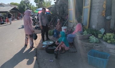 Aipda-Rofin-Sambangi-Pasar-Botang---Solor-dan-Berikan-himbauan-Kamtibmas