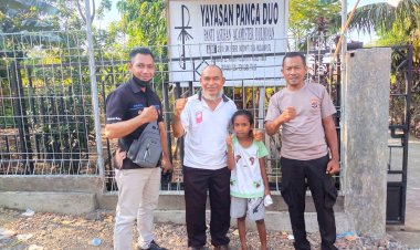 Jelang-HUT-Humas-Polri-Ke-72,-Polres-Flotim-Kunjungi-dan-Bagikan-Air-Bersih-di--Panti-Asuhan-Adi-Mister-TIwatobi