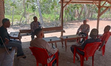 Kapolsek-Adonara-Barat-Gandeng-Warganya-Berperan-Aktif-Membantu-Polri-Untuk-Menjaga-Situasi-Tetap-Kondusif