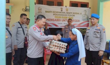 Polres-Flotim-Laksanakan-Giat-Bhakti-kesehatan,-Bhakti-sosial-dan-Penanaman-Pohon-dalam-rangka-Rakorbin-SDM-dan-PNS-Polri-2023