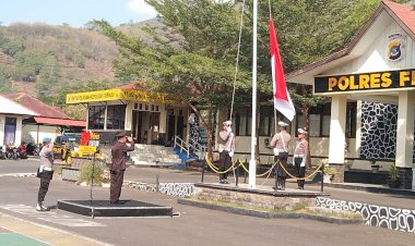 Peringati-Hari-Pahlawan-Tahun-2023,-Polres-Flotim-Gelar-Upacara