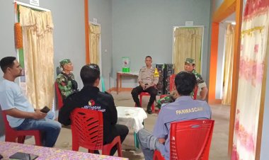 Bhabinkamtibmas-Menghadiri-Rapat-koordinasi-Panitia-Pengawas-Pemilu-Kecamatan-Solor-Barat