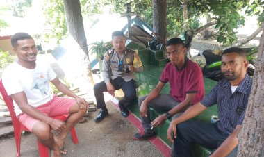 Bhabinkamtibmas-Mengajak-Para-Pemuda-Desa-Bungalawan,-Membangun-Keamanan-Dan-Ketertiban-Desa