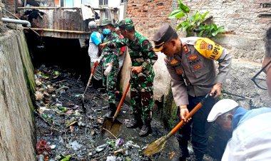 Kapolres-Flotim-Dukung-dan-Turut-Serta-Dalam-Karya-Bhakti-TNI-di-Kab.-Flores-Timur