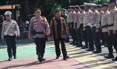 Polres-Flotim-Melaksanakan-Apel-Gelar-Pasukan-Operasi-Lilin-Turangga-2023