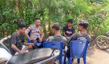 Bhabinkamtibmas-Ajak-Para-Pemuda-Desa-Partisipasi-Ciptakan-Pemilu-Damai-Dan-Berkualitas