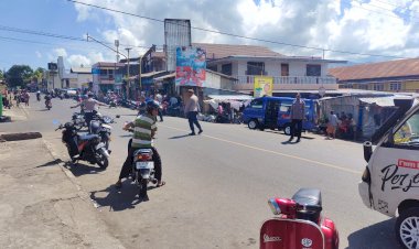 Satuan-Lalu-Lintas-Polres-Flotim-Lancar-Arus-Lalin-Perkotaan-Larantuka-Dalam-Rangka-Tahun-Baru-2024