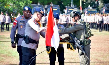 Kapolda-NTT-Pimpin-Upacara-Penyambutan-104-Anggota-Brimob-Polda-NTT-Pasca-Operasi-Damai-Cartenz-di-Papua.-