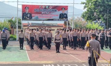 Apel-pergeseran-Personil-BKO-Polda-NTT-ke-lokasi-erupsi-gunung-Lewotobi.