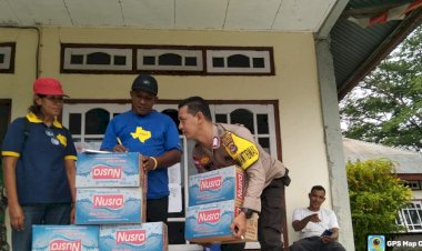 Bhabinkamtibmas-Bersama-Personil-TNI-1624,-BNPBD-Dan-Tagana-Amankan-Bantuan-Untuk-Para-Pengungsi-Erupsi-Gunung-Lewotobi