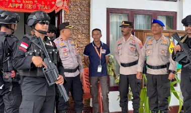 Pastikan-Kamtibmas-Tetap-Terkendali,-Personel-Satgas-OMB-Polres-Flotim-Laksanakan-Patroli-Gabungan-Bersama-Brimob-Batalyon-II-Pelopor-Sikka