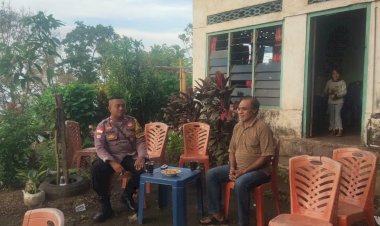 Sambangi-tokoh-Masyarakat,-Bhabinkamtibmas-ile-Boleng- berikan-Pesan-Kamtibmas.