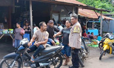 Jaga-Lingkungan-Tetap-Kondusif,-Bhabinkamtibmas-Polsek-Wulanggitang-Lakukan-Patroli-Di--Hari-Pasar