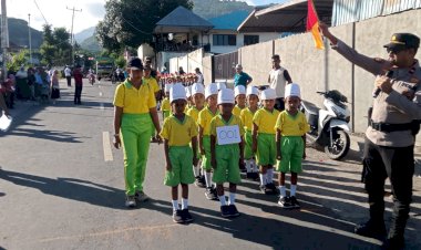 Pengamanan-Kegiatan-Lomba-Gerak-Jalan-Meriah-di-Waiwerang-Kec.-Adonara-Timur-berjalan-aman.