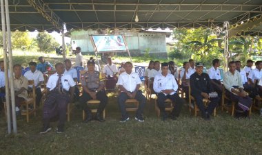 Bhabinkamtibmas-Hadiri-Upacara-Peringatan-Hari-Pendidikan-Nasional-Ke-79-Tahun-2024