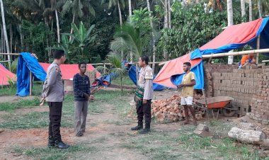 Bhabinkamtibmas-Gandeng-Masyarakat-Sebagai-Mitra-Dalam-Menjaga-Situasi-Keamanan-Dan-Ketertiban-Di-Wilayah-Desa-Dan-Sekitarnya