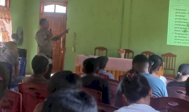 Aipda-Sakarias-Benu-Sosialisasi- Materi-KDRT-dan-Bahaya-Narkoba-di-Desa-Sinarhading-Kecamatan-Lewolema.