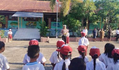Tanamkan-kesadaran-sejak-dini,Kasat-lantas-Jadi-Pembina-Upacara-di-SDK-Larantuka-2-kec.-Larantuka-kab.-Flotim.