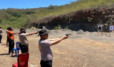 Tingkatkan-Kemampuan-Personil,-Polres-Flotim-Laksanakan-Giat-Pelatihan-Menembak