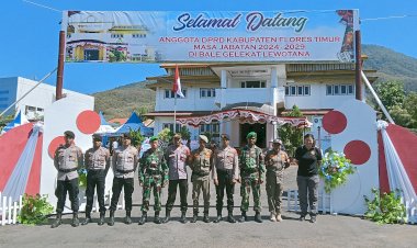 Polres-Flotim-Terjunkan-Personilnya-Pastikan-Pelantikan-Anggota-DPRD-Periode-Tahun-2024---2029-Berjalan-Aman-Kondusif