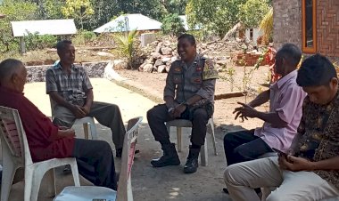 Sambang-dan-Pengamanan-Bhabinkamtibmas-Polsek-Adonara-Aipda-Fransiskus-Sili-Pada-Misa-Komuni-pertama-di-Kapela-St.-Anna-Desa-Nisanulan.