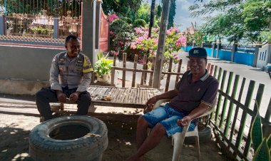 Bhabinkamtibmas-Laksanakan-Sambang-Dialogis-Warganya-Untuk-Turut-Serta-Menjaga-Stabilitas-Kamtibmas-Keamanan-Menjelang-Pemilu-2024