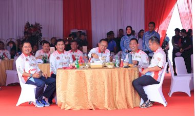 HUT-ke-79-TNI,-Panglima-dan-Kapolri-Hibur-Warga-dengan-Nyanyi-Bareng