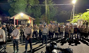 Situasi-Aman-kondusif,-Waka-Polres-Flotim-Pimpin-Ratusan-Personil-Pengamanan-Tahap-Pengundian-dan-Penetapan-No-Urut-Paslon-Pilkada-Flotim-di-KPU-Kab.-Flotim