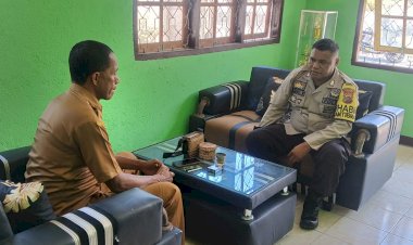 Jalin-Kedekatan-Bhabinkamtibmas-Sambang-Dialogis-Bersama-Kepala-Desa-Waiula-Sampaikan-Pesan-Kamtibmas