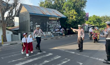 Giat-Rutin-Satlantas-Polres-Flores-Timur-Laksanakan-Kamseltibcar