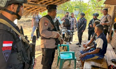 Kondusif,-Gabungan-TNI-POLRI-lakukan-Patroli-dan-Penyisiran-Pasca-Bentrok-di-Desa-Bugalima