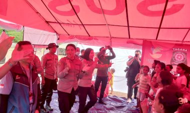 Suasana-Gembira-Anak-Pengungsi-di-Konga-Bersama-Polwan-Polres-Flotim-lewat-Giat-Trauma-Healing