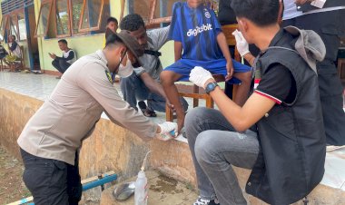 Pemeriksaan-Kesehatan-di-Posko-Kemanusiaan-Desa-Lewoingu-(Eputobi)