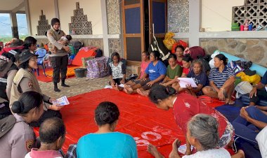 Aksi-kemanusian-Polri-melalui-Biro-SSDM-Mabes-Polri-Turun-ke-Posko-Pengungsian-Korban-Erupsi-Gunung-Lewotobi-Laki-Laki