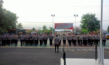 Kapolres-Flotim-Lepas-Kembali-Personil-BKO-Polda-NTT-Pasca-bertugas-Pengamanan-TPS-di- Pilkada-2024-di-Kab.-Flotim.