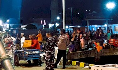 Pengamanan-Kedatangan-Kapal-Laut-Pelni-KM.-Lambelu-di-Pelabuhan-Laut-Kota-Larantuka