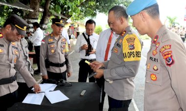 Periksa-Senpi-Anggota,-Kapolres-Flotim-Tekankan-Agar-Pemegang-Sesuai-Prosedur-Yang-Berlaku
