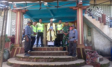 Pengamanan-Misa-Natal-2024-di-Gereja-St.-Mikhael-Wulublolong-Berjalan-Aman-dan-Kondusif