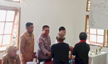 Pengamanan-Giat-Rekonsiliasi-Konflik-Sosial-antara-Desa-Ilepati-dan-Desa-Bugalima--yang-dilaksanakan-di-Aula-Kantor-Camat-Adonara-Barat-Desa-Waiwadan,-Kec.-Adonara-Barat,-Kab.-Flotim---NTT.