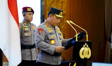 Kapolri-Pimpin-Sertijab-Kapolda-Sumbar-Irjen-Pol-Dr.-Gatot-Tri-Suryanta
