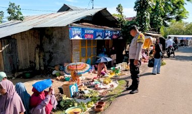 Patroli-dan-Pengamanan-Pasar-Botang,-Bhabinkamtibmas-Aipda-Rofin-Himbau-Masyarakat-Tingkatkan-Kamtibmas