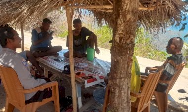 Sambangi-Pemuda-Desa-Binaanya,-Bhabinkamtibmas-Bripka-Abong-sosialisasikan-kamtibmas