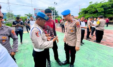 Cegah-Judi-Online,-Propam-Polres-Flotim-Cek-HP-Personelnya