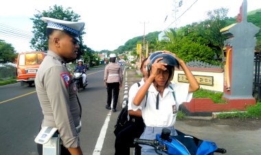 Sat-Lantas-Polres-Flores-Timur-Himbau-Pengguna-Jalan-untuk-Tertib-Berlalu-Lintas