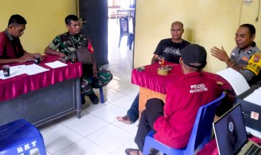 Bhabinkamtibmas-Aipda-Sakarias-Benu-Sambangi-Desa-Riangkotek