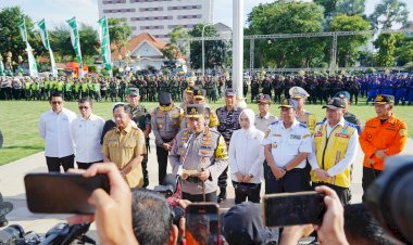 Kapolri-Pimpin-Apel-Gelar-Pasukan-Operasi-Ketupat-2025-di-Surabaya