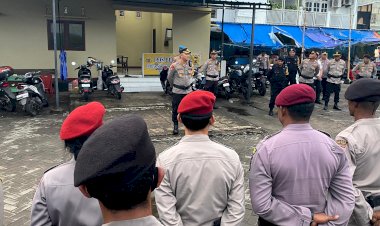 Berjalan-Lancar,-Polres-Flotim-Amankan-Giat-Malam-Prosesi-Jumat-Agung-di-Larantuka